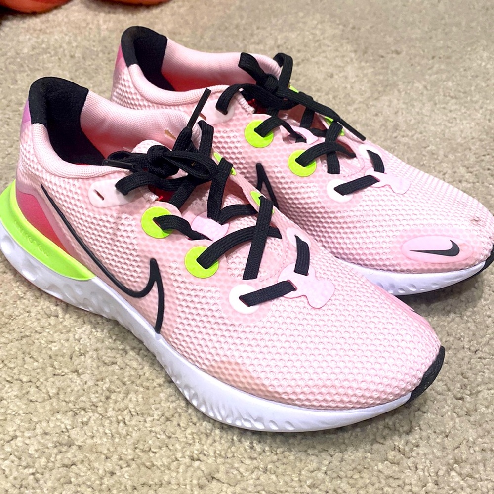Nike Renew Run Race Running Shoes size 7.5